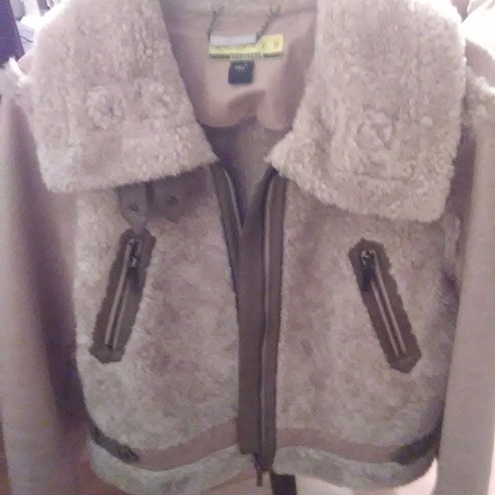 Beautiful jacket - Picture 2 of 4